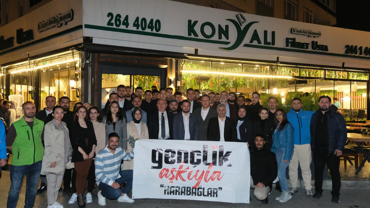 Seçim sürecinde sahada özveri ve fedakarlıkla yanımızda olan Gençlik Kollarımızın kıymetli mensupları, değerli kardeşlerimiz ile birlikte sahur yaptık. Gençlerimiz bizim belediyecilik anlayışımız ile Karabağlar’ın yönetiminde söz sahibi olacak, fikirleriyle bizlere güç…