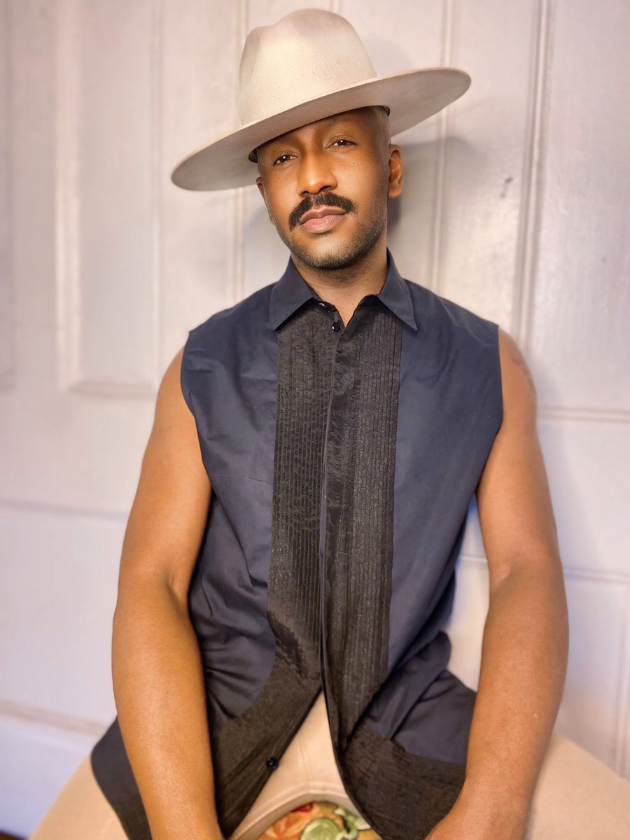 JeromeBrooksJr's tweet photo. With the release of Cowboy Carter by @Beyonce & 2celebrate my new boots why not share pics with my @stetsonusa hat , @newrock Boots, & @Wrangler Pants
๐ #YubamaJewels
๐ธ #JamesReynolds
#JeromeBrooksJr
#JeromeBrooksMusic
#jeromeBrooksJrACTOR
#BlackMenFashion
#MensWear https://t.co/gkGORskAqL