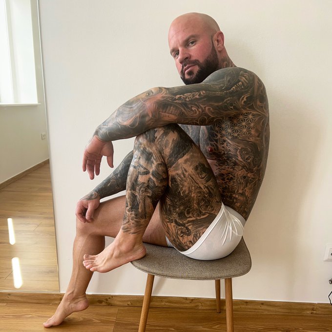 white underwear looks good with all this dark ink https://t.co/yB4GqvxuVb<a href="/tag/clip"class="tags"><span>#clip</span></a>