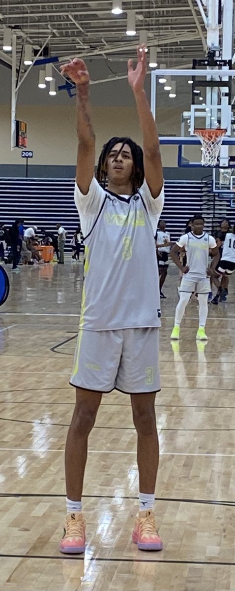 Vizion NXT 6’6 2026 Jameer Reynolds (Carlisle School) hiys the free throw here.  He has 5 three pointers in the game and Vizion leads big late 2H.  Put him on your must see list!!  #BigShots #RichmondShowtime ⁦<a href="/BigShotsToday/">Hit The BIG SH🏀TS</a>⁩ ⁦<a href="/BigShotsGlobal/">BIG SH🏀TS</a>⁩