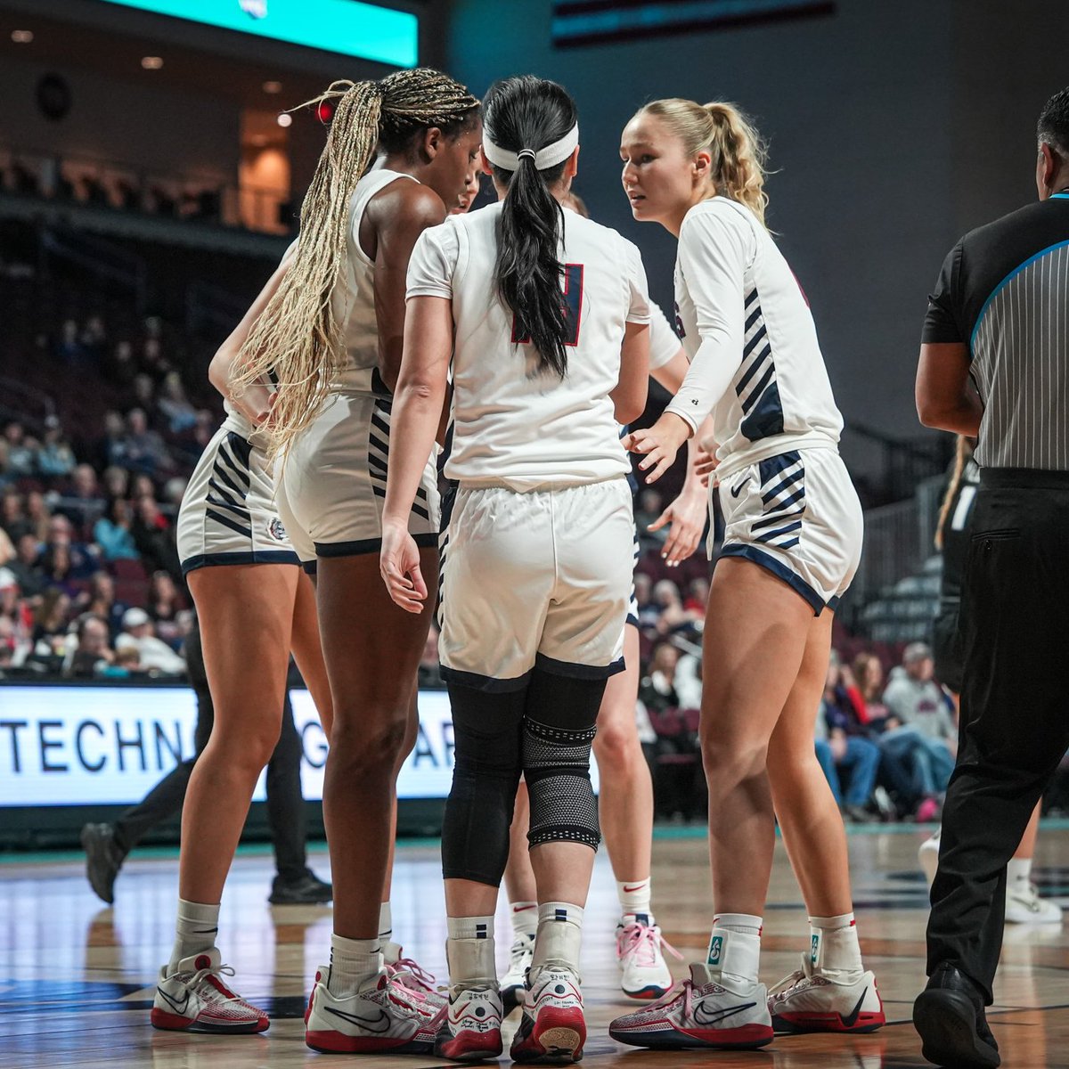 Thank you for an outstanding season for @ZagWBB 🐶