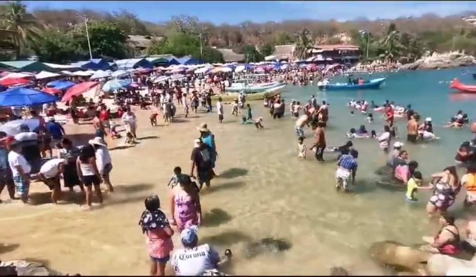 Playas de Oaxaca a todo lo que da, turismo al 100, la supercarretera ha sido un detonante importante en la economía de la Región