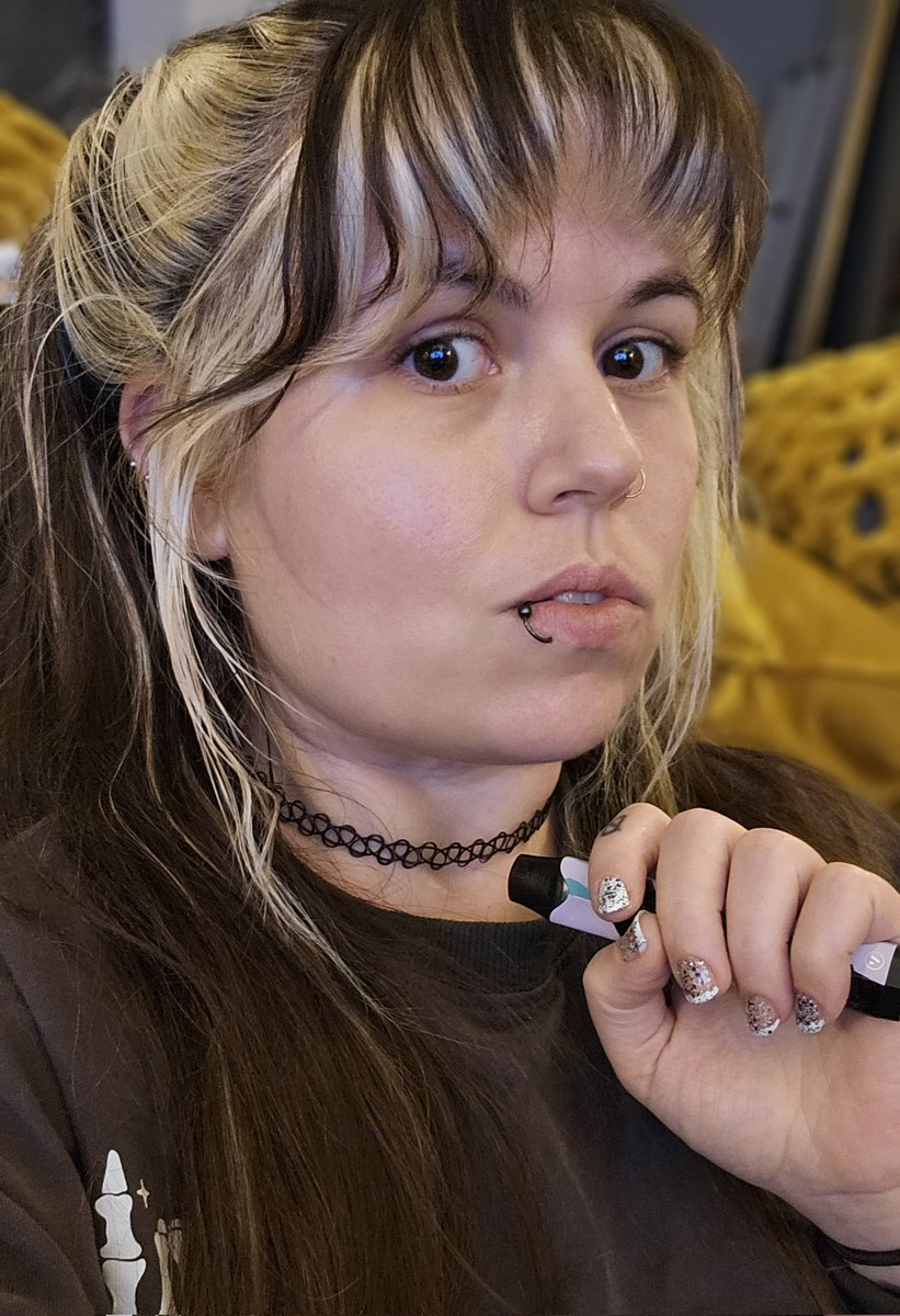 Garbage Queen tweet media