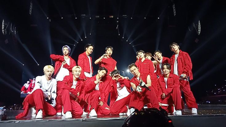 _wjunpimeow_'s tweet photo. BUENAAAS NOCHEES carats!!🩷🩵 como todo el mundo lo pidió aquí está lo más esperado de la noche, tuve unos leves problemas técnicos pero tenía que encontrar una solución rápida a esto así que en lo que me encargó lo hare manualmente RECETARIO CARAT CAKE🎂💎
DM RT por favor. ☺️ https://t.co/HGkybvpowv