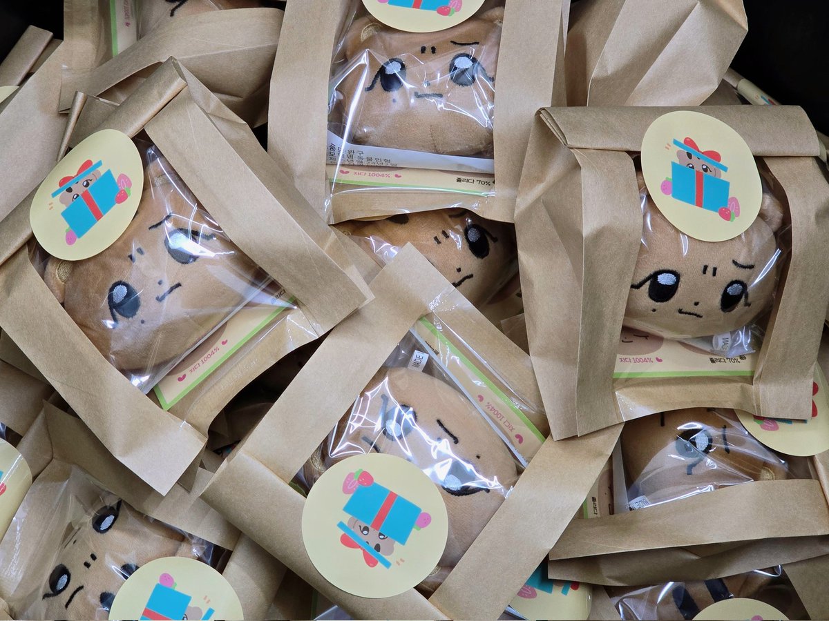 삐람지가 한국에 도착해 배송준비를 완료했습니다!
다음주 월요일 전체 출고 예정이며,
운송장번호는 위치폼에 등록해놓았습니다🥰
기다려주셔서 감사합니다!