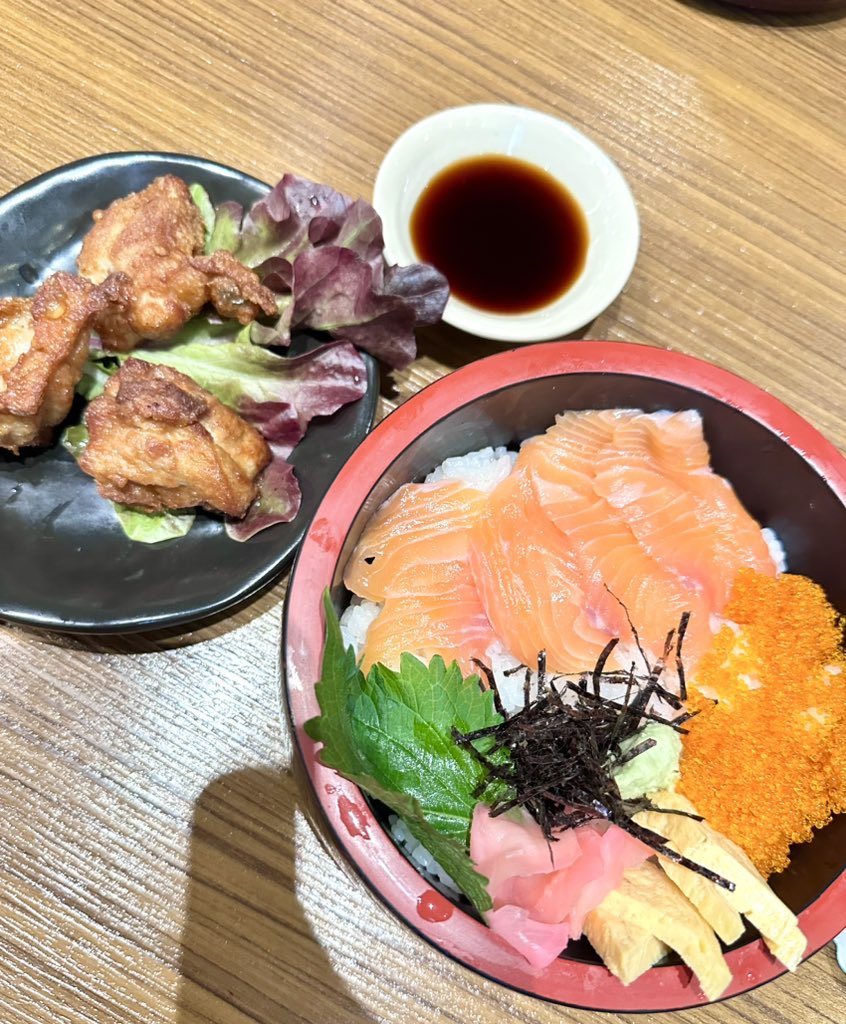 KanLlit's tweet photo. หิว https://t.co/wDsE8GB4Eb