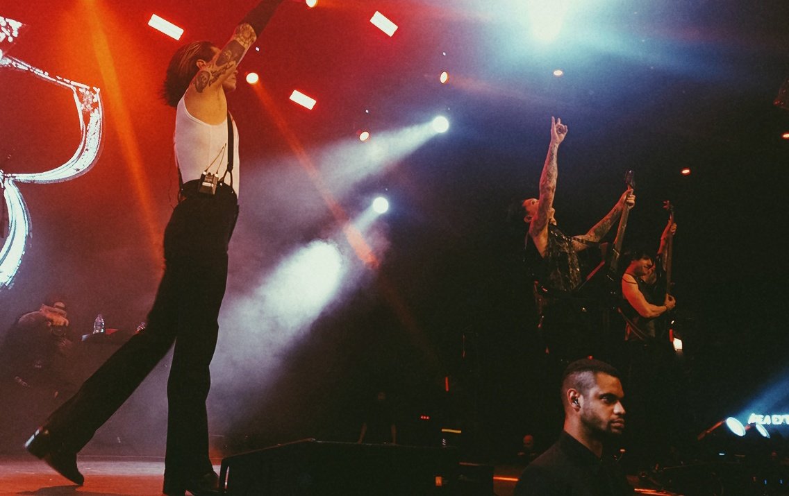 1potedemel's tweet photo. Thread de fotos que eu fiz no show do Black Veil Brides - Bleeders Tour 🖤🩸

São Paulo - Brasil https://t.co/cmeCPRi3hV