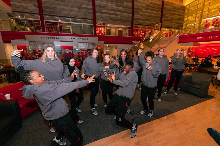 BarstoolPack's tweet photo. THE LADIES ARE ELITE 8 BOUND https://t.co/FGUyu0VQvJ