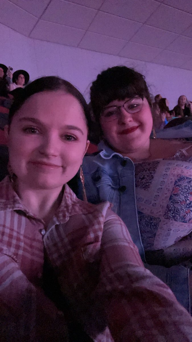 ShippySkylar's tweet photo. Can’t wait to see Blake Shelton rock the stage! #BsWichita https://t.co/8s8N4DbQh4