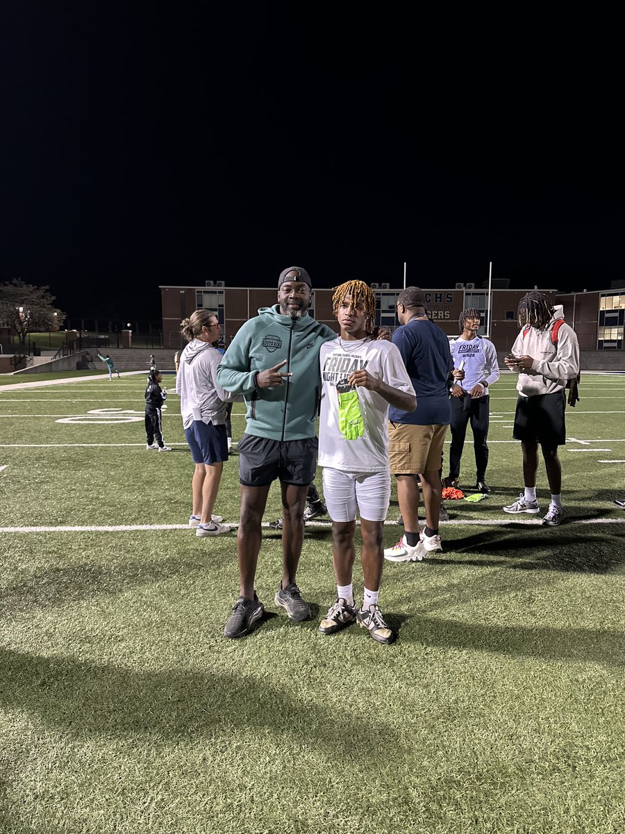 NoahBrown222's tweet photo. Blessed to win Best receiver award @routeking_1 camp!🙏🏾 Thankful for the platform to showcase what I can do!! @BHoward_11 @TEwracademy @BALLERSCHOICE1 @dreco15 @CoachBanks2008 @SAMIEPARKER https://t.co/PO5Ubk7k7U