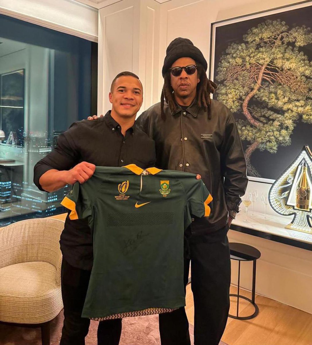 No Div 1 games in JRLO this weekend so some players free to enjoy Tokyo nightlife with Cheslin Kolbe meeting Jay-Z. Rumours that ex Suntory Director of Rugby & current Japan coach said he would have been more impressed if the RWC winner had met Jimmy Barnes are unfounded!