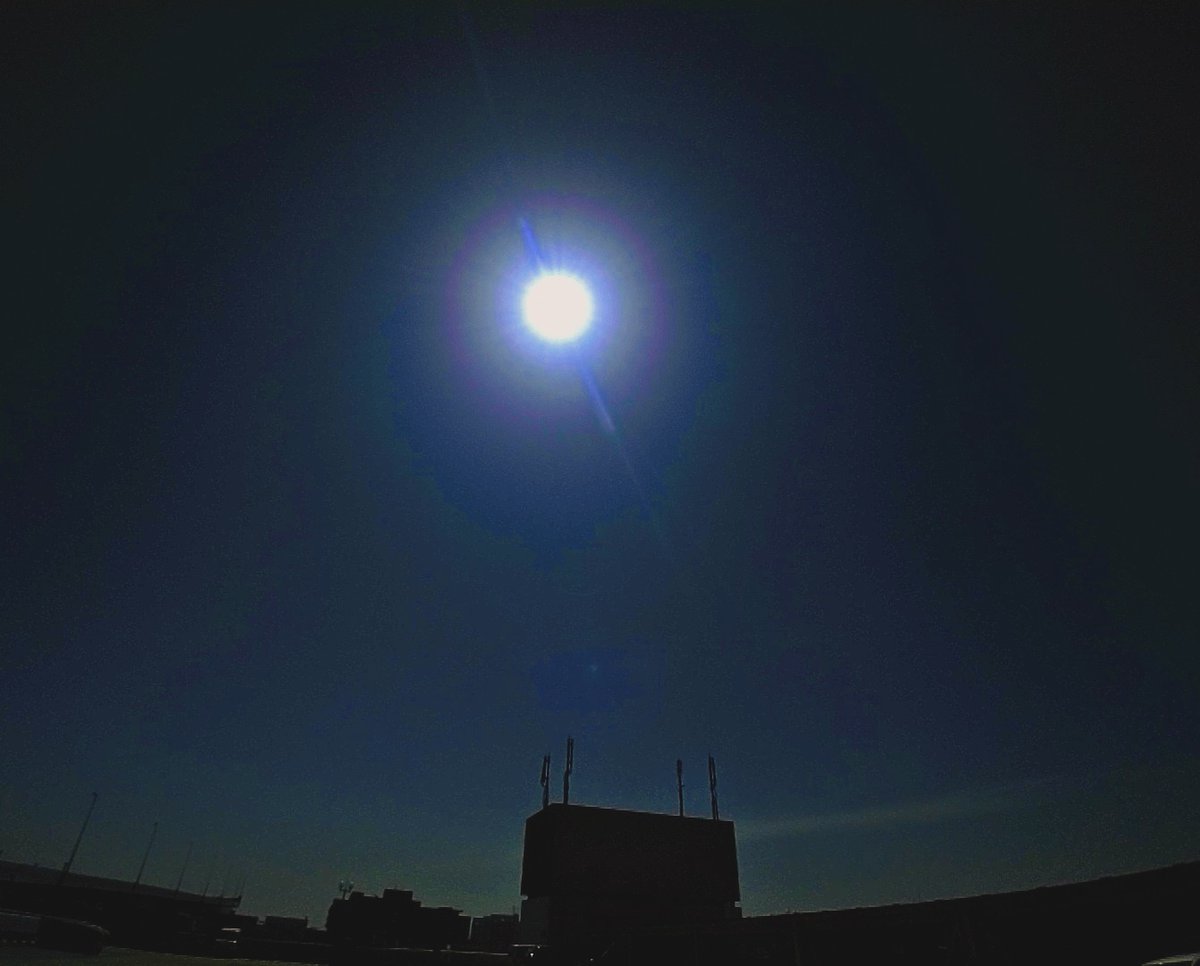 kuro0021's tweet photo. #イマソラ 
#おひさま
#昼前
#屋上にて 
#beforenoon 
#beforenoonsky 
#looftop 
#sun https://t.co/3Spl6IFk9s