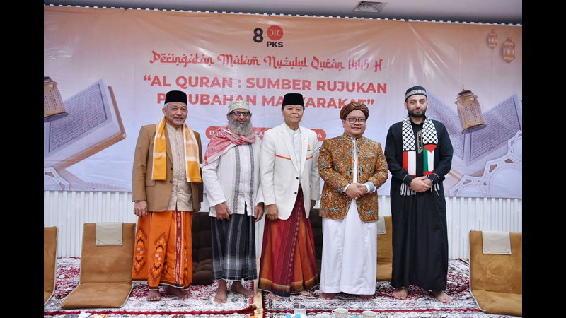 Momen Peringatan Malam Nuzulul Qur'an, Presiden PKS: Hidupkan Akhlak Al Qur'an di Mana Pun Berada dlvr.it/T4q32k