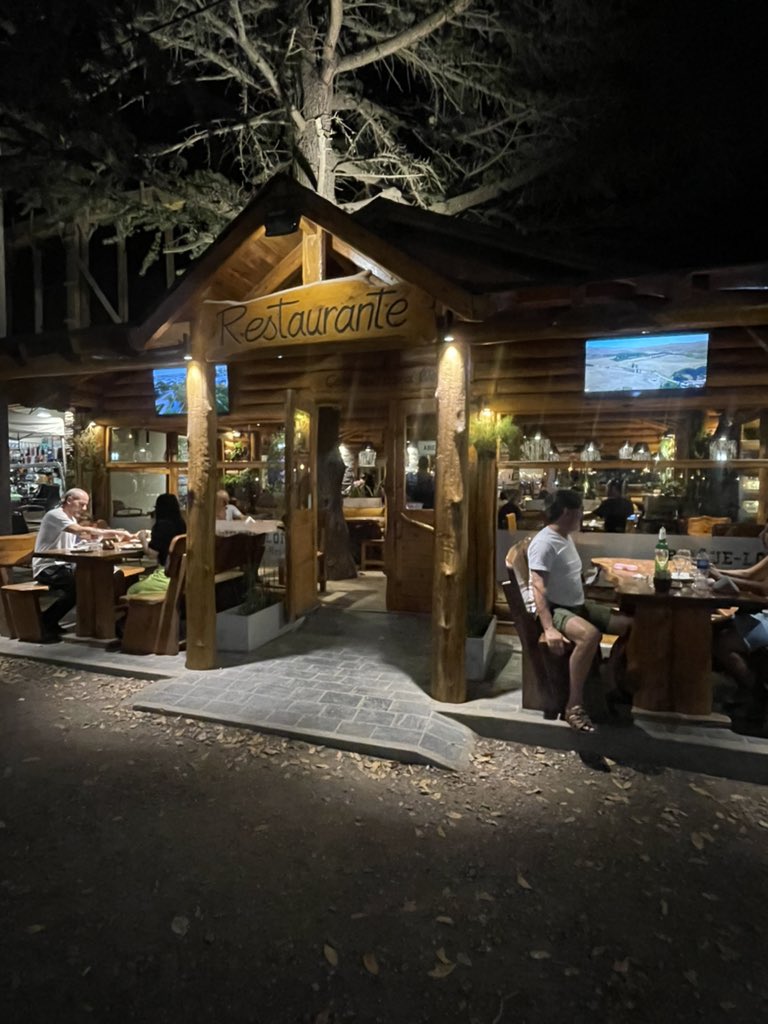 Aquí en #VillaVentana descubrimos hace tiempo el mejor restaurant de la zona Piuque Lom , pastas, carnes y pizzas caseras para el recuerdo !