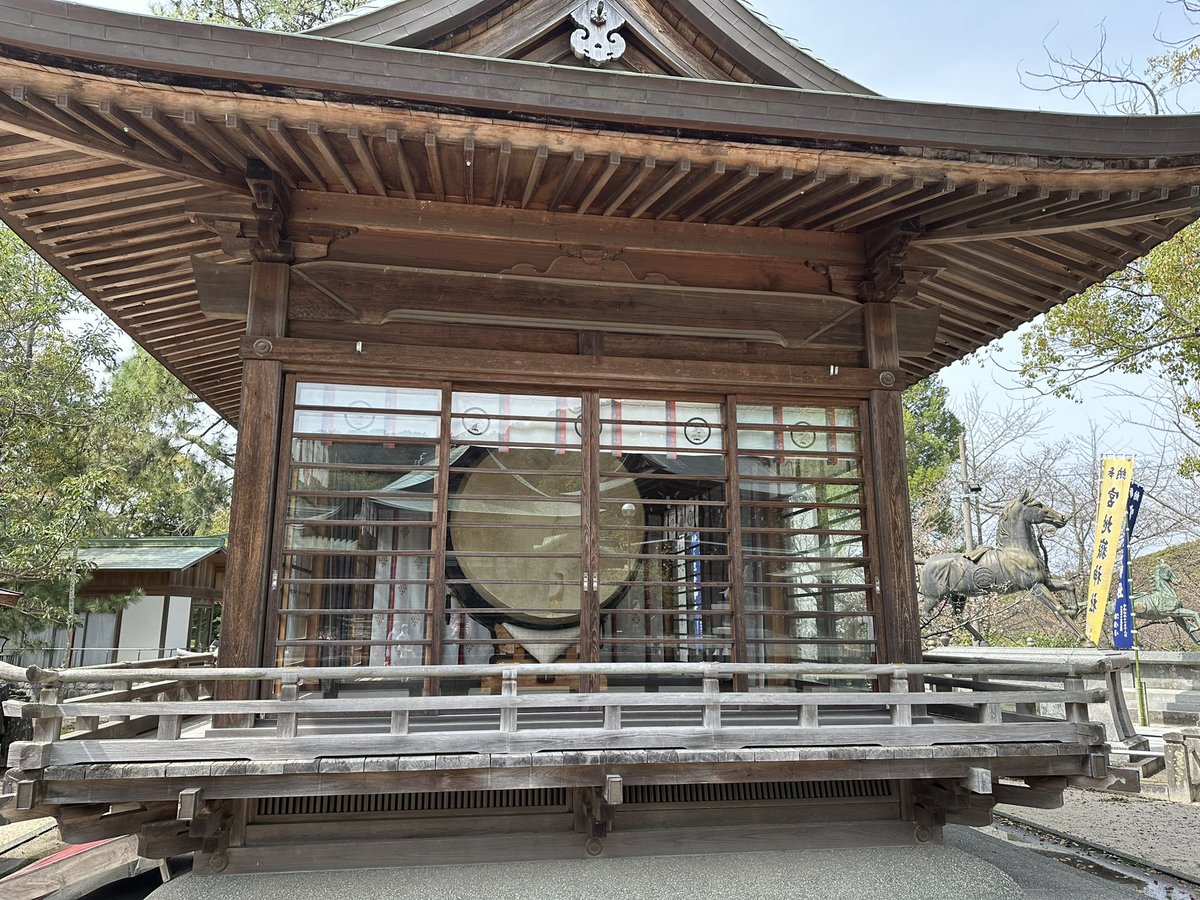 2010Eagle's tweet photo. 前日交流前に「宮地嶽神社」に参拝✨

日本一のしめ縄にあやかります🔥 https://t.co/Dz84Eom9RL