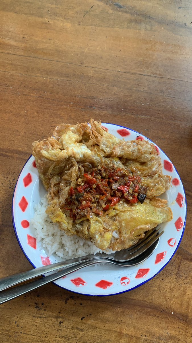 jo_lims's tweet photo. Garden Coffee, Jalam Bengawan
Enak banget Vibenya pagi-pagi sarapan
Nasi Telor Sambel Cakalang 16k
Es kopi Susu 15

Tapi harus req next, beli es kopi susu minta less sugar + jngan pake condensed milk

Overall :
Taste : 8.5 / 10
Vibe : 9 / 10

⭐️⭐️⭐️⭐️⭐️
Rekomen sangat buat nongs https://t.co/Qu4hYnMi4C