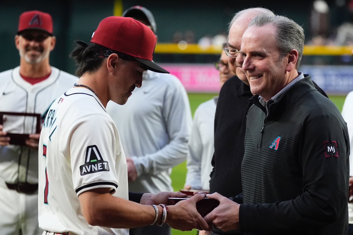 MLB's tweet image. It was Ring Night for the 2023 National League champions. 💍

👏👏 @Dbacks