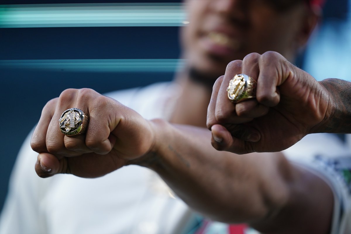 MLB's tweet image. It was Ring Night for the 2023 National League champions. 💍

👏👏 @Dbacks