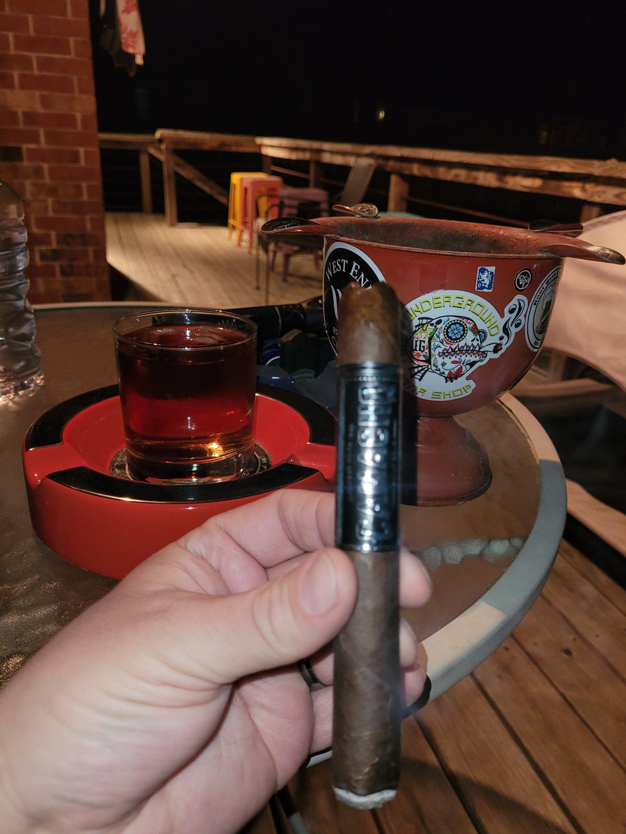 Still rolling with a @camachocigars Triple Maduro and a tactical re-load of Don Papa rum. 💨🥃