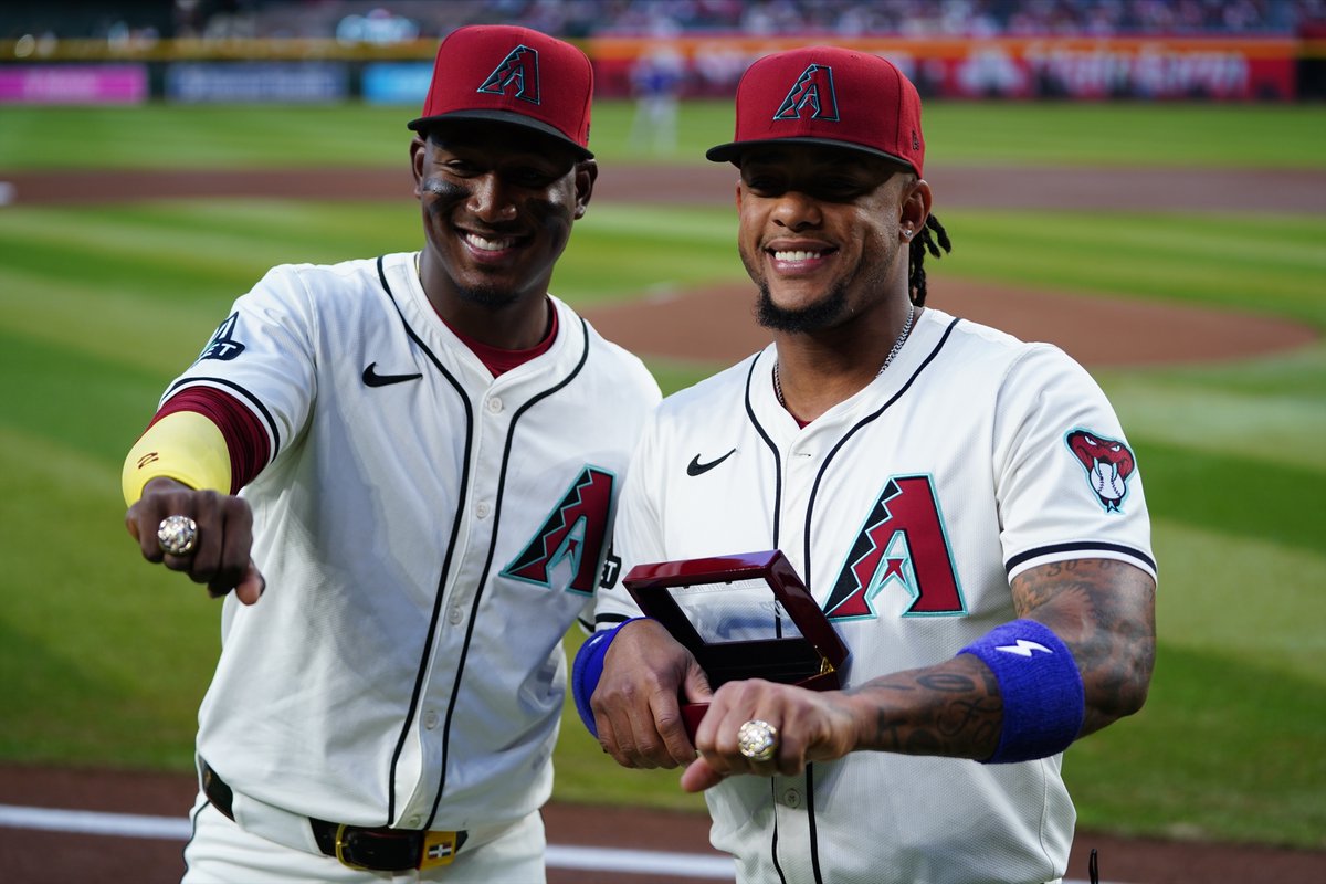 MLB's tweet image. It was Ring Night for the 2023 National League champions. 💍

👏👏 @Dbacks