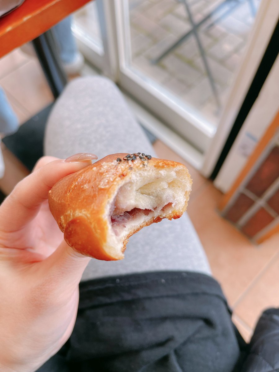 できたてパン🥐
あんこ塩パンだよ