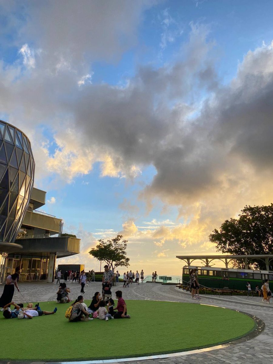 My own scenery, never missed; Not my own scenery, always just passing by.