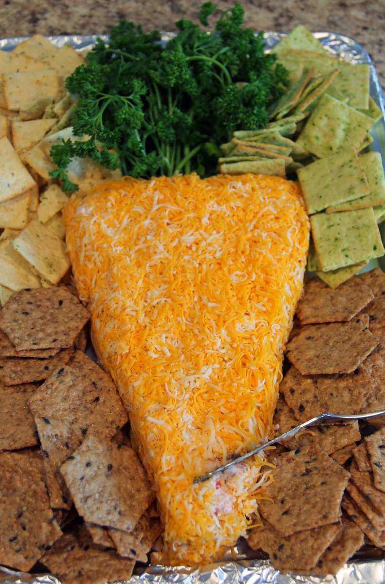 Easy peasy carrot shaped #Cheeseball, perfect for #EasterDinner - joandsue.blogspot.com/2014/04/easter…