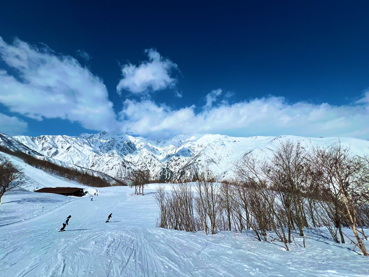 sh1u_u's tweet photo. 今年最後のスキーきた！⛷️ https://t.co/iYCs5KYtFp