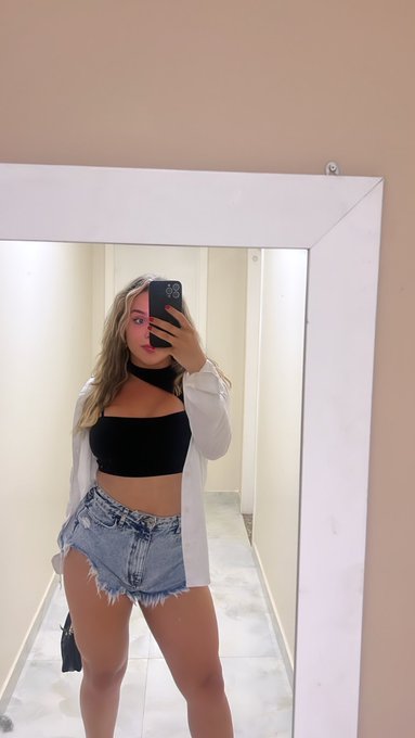 Let&rsquo;s party tonight? https://t.co/6GeqJxuuon