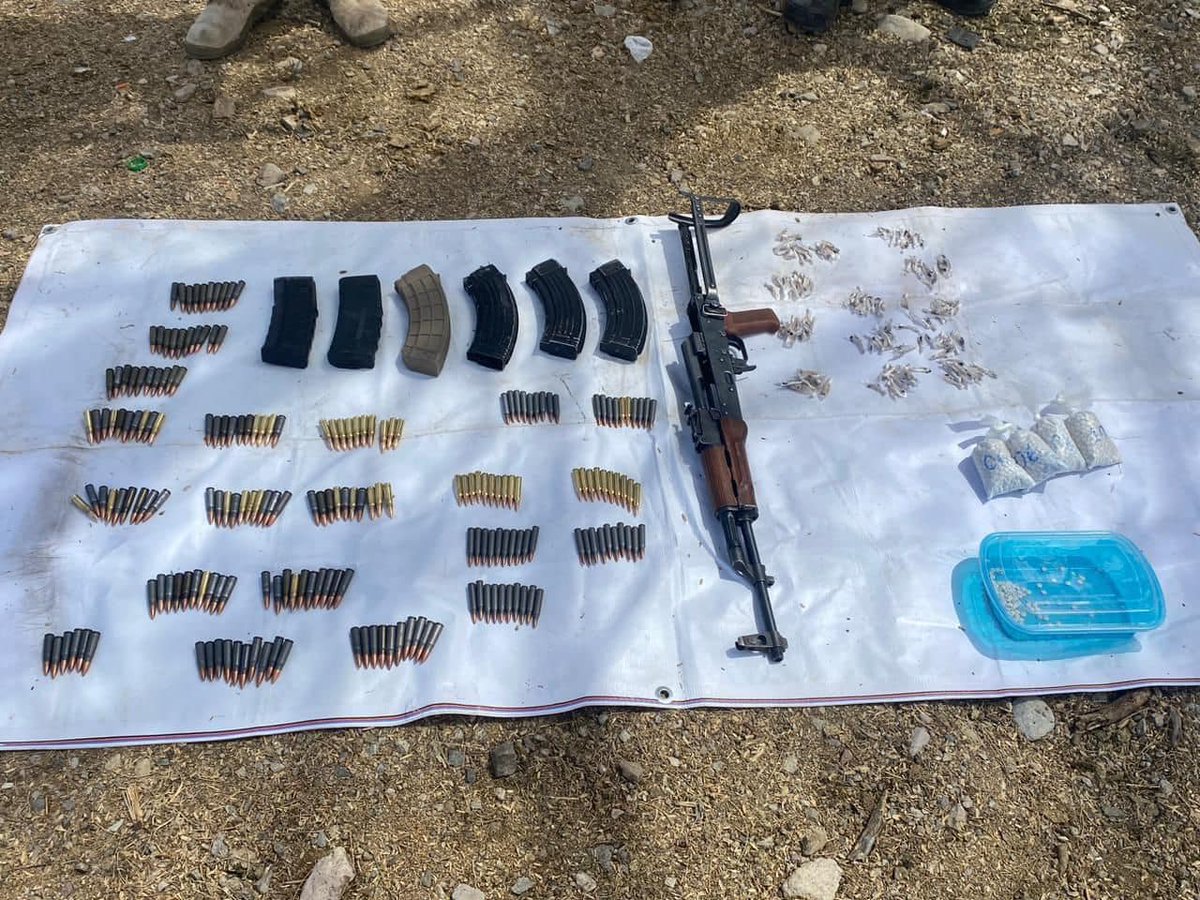 PortalRevo's tweet photo. -Sonora-

Los buenos recorrieron Saric, Tubutama, Nogales y Sonoyta, donde decomisaron:

-7 largas
-126 grapas de heroína
-5,820 pastillas de M-30
-3 bombas improvisados
-vehículos varios https://t.co/QdGbdkbtIb