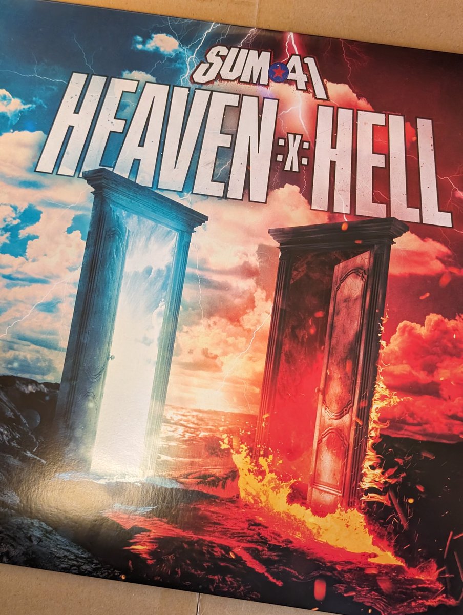 sysrigoto's tweet photo. レコード届いた！かっけぇ…

#SUM41 #HEAVENxHELL https://t.co/4NyRYv7EQS