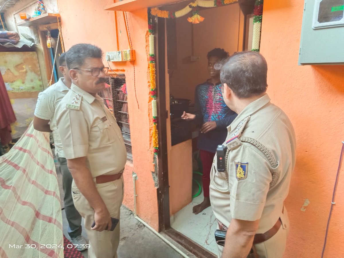 madivalaps's tweet image. Today early morning conducted surprise checks in the houses of 32 rowdy sheeters in Madiwala police station limit