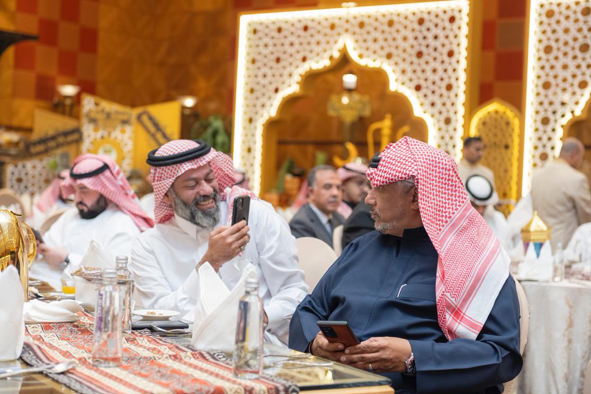 الف شكر على المجهودات الرائعه من #لجنة_المحامين_بمنطقة_مكة_المكرمة وعلى راسهم الاستاذ خالد ابو راشد والنائب العضيد الاستاذ يوسف مدني وجميع الاعضاء النبلاء من زملاء المهنه ونشكر كل من حضر من المحامين لهذا التجمع الرائع والانيق والذي لمسنا المحبه والالفه بين الجميع شكرا من القلب