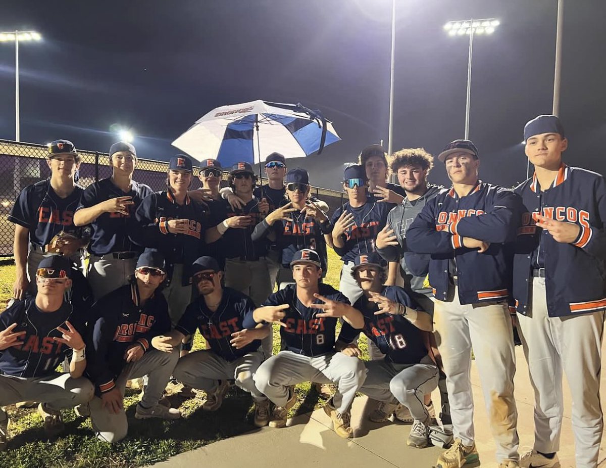 BaseballEFHS's tweet image. Big Region series win for the Broncos this week!