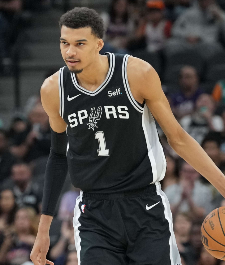 VICTOR WEMBANYAMA CE SOIR :

40 POINTS | CAREER-HIGH 🔥
20 REBONDS
7 ASSISTS
LA WIN FACE AUX KNICKS ✅
UN IMPACT XXL DES DEUX CÔTÉS ✅
TELLEMENT IMPORTANT SUR LA FIN ✅

IL EST JUSTE EXCEPTIONNEL 👽🔥🇫🇷