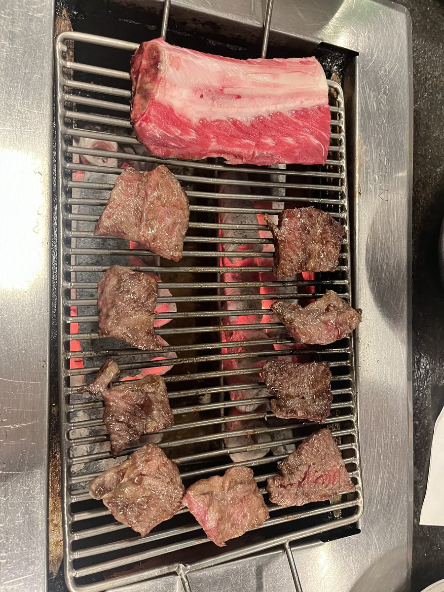 수원 ‘본수원갈비’
넘넘 맛있음👍
가격이 좀 비싼가? 갸웃 싶지만 양 겁나 많고
맛있음!!

출장 온김에 맛집 !!