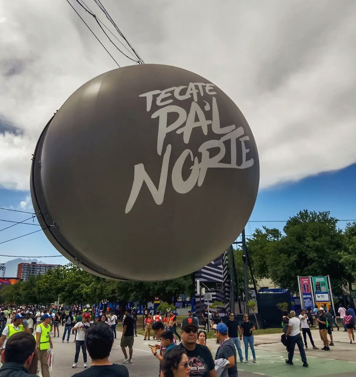 Inicia Festival Pa’l Norte 2024 hoy viernes 29, y continuará el sábado 30 y domingo 31 de marzo, en el Parque Fundidora en Monterrey, Nuevo León. Si requieres saber horarios y grupos participantes consulta tecatepalnorte.com 

📷: @hupse_cantor
#tecatepalnorte #tecate