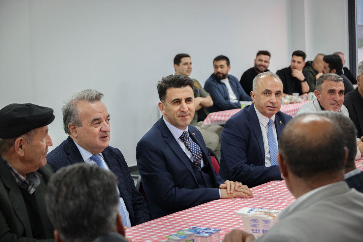 Valimiz Sayın @sefikaygol, Kaymakamımız Sayın @ademozturk65 ve Ticaret ve Sanayi Odası Başkanı Veli Çelik ile birlikte İçköy Mahallesinde düzenlenen iftar programına konuk oldu.