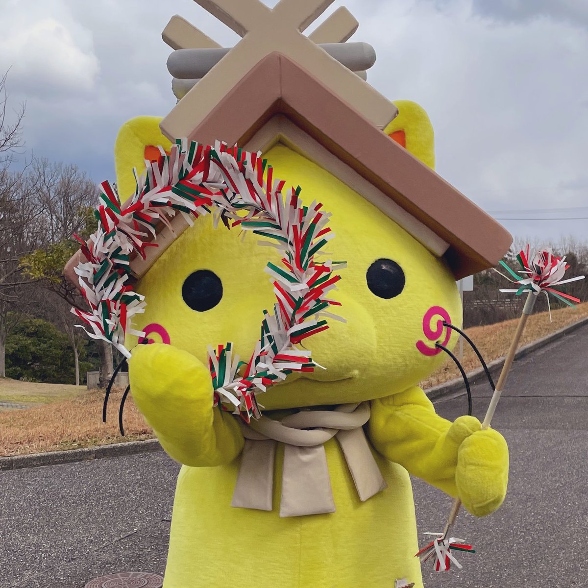 shimanekko_'s tweet image. みえるにゃ〜みえるにゃ〜(   /๑⃙⃘°ω°)/❊
今日の昼ごはんがみえるにゃ〜🐟
#しまねっこ #占い #ごっこ 
#ランチ #魚 #希望