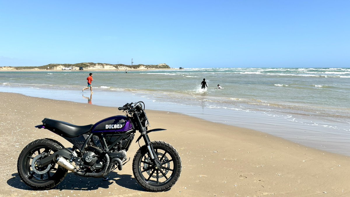nogoodsnolife55's tweet image. 2nd round.,
"Mexico-US border line"
US can be seen on the left of the photo. You can walk across the sea to the US, jajaja
#Ducati 
#ducatiscrambler 
#iconmoto 
#dji 
#djimini3pro 
#usborder 
#mexico