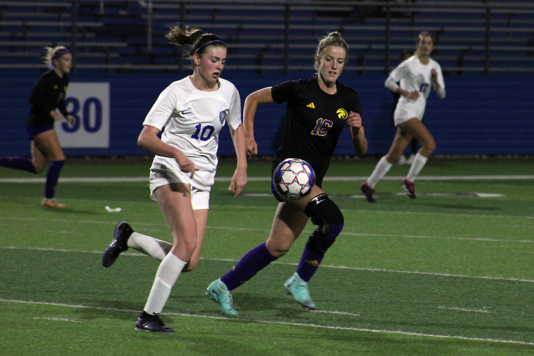 Here's an interesting stat: The Austin area girls soccer teams went 13-2 in area playoff matches with @Ducks_Soccer playing tomorrow. Still alive: @AndersonGSoccer @RouseGirls @LibertyHillSocc @GirlsSoccerWHS @GHS_EagleSoccer @CPHSWomenSoccer @MacLadyKnights @leanderhssoccer…