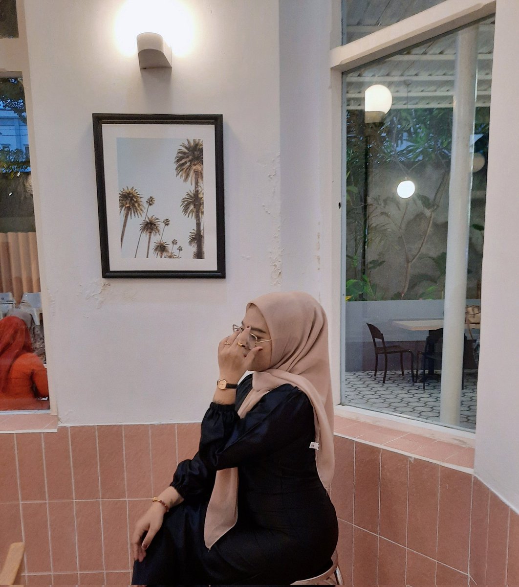 Dwiemon6's tweet photo. Ajakin bukber dong :) https://t.co/yIee5F5MYu
