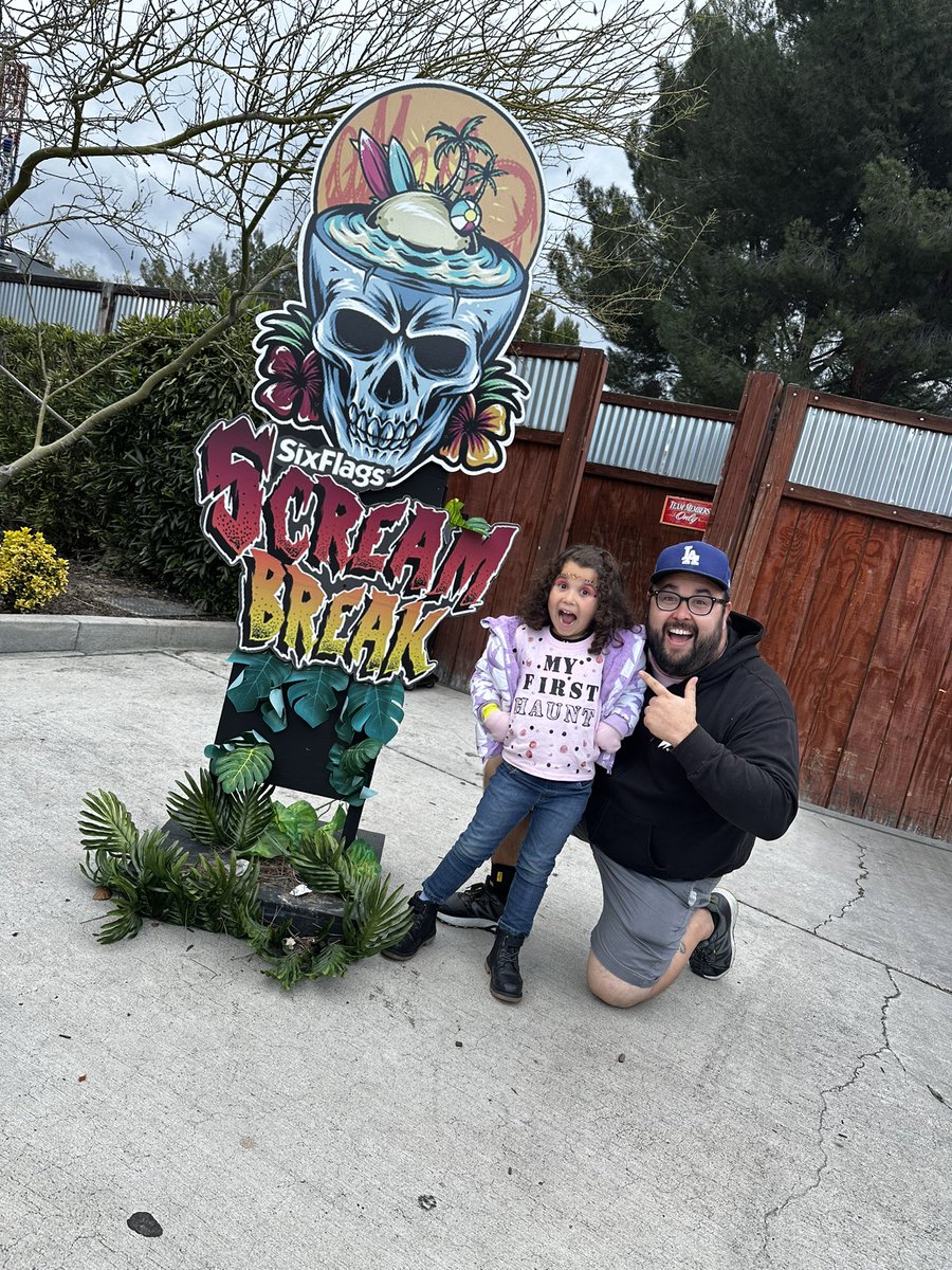 ThemeParkDuo's tweet photo. Today is a proud parent moment. Our kiddo has been BEGGING us to go to Scream Break at @SFMagicMountain and tonight we decided to try it out. IT’S A HIT! She loves the monsters, the party atmosphere, and the monsters love her. We could cry! #screambreak https://t.co/9AhRYeC04N