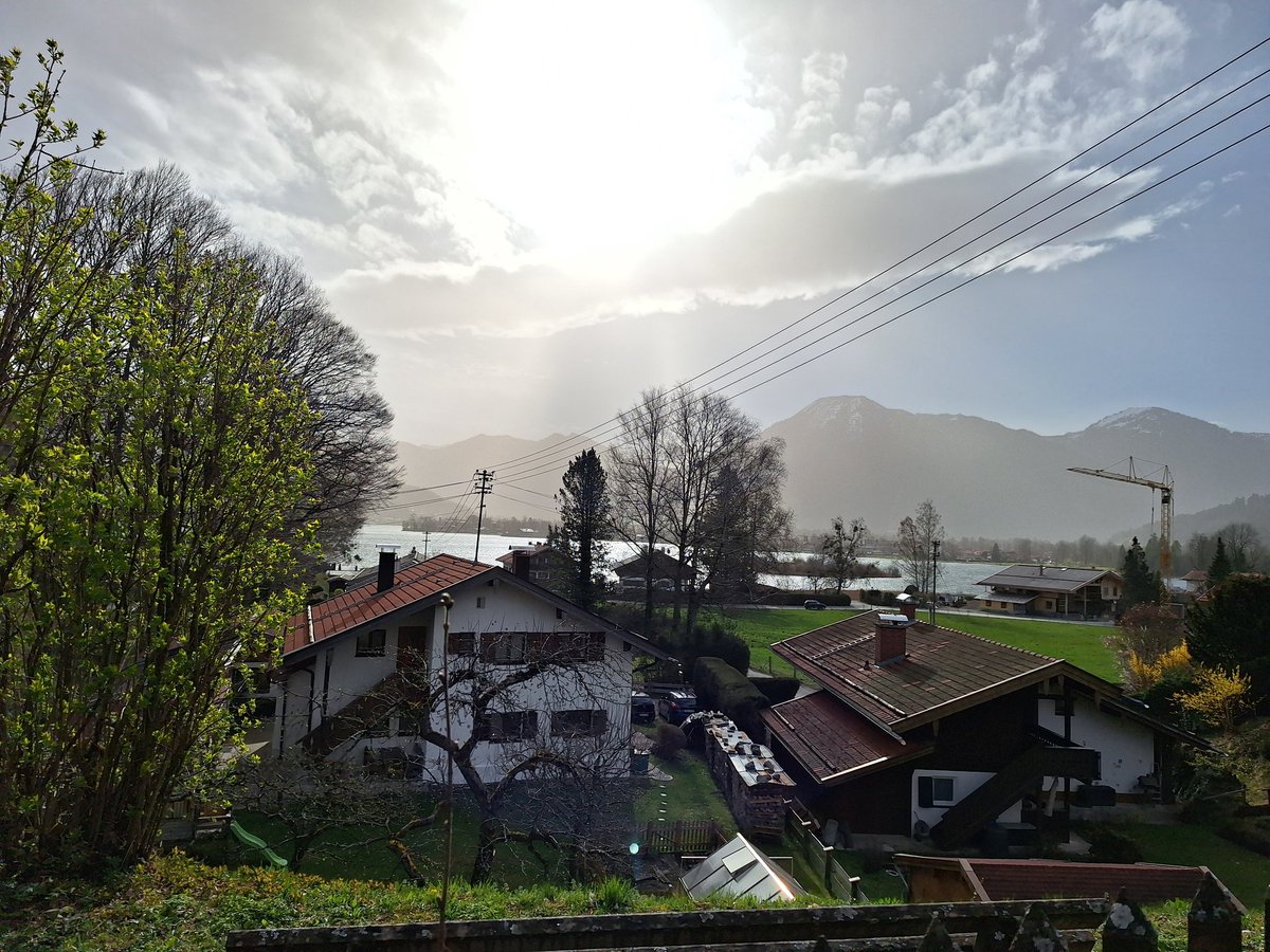 #Saharastaub umnebelt den #Tegernsee.