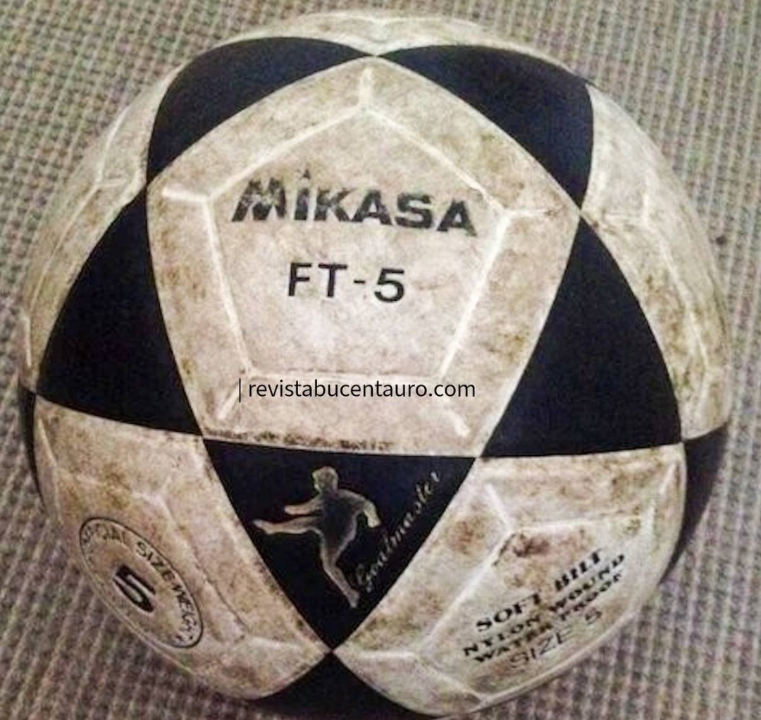 euskalhintxak80's tweet photo. Los porros, y rematar de cabeza un MIKASA ... Principales culpables del fracaso escolar en los 80. https://t.co/VgpxzOUB0x