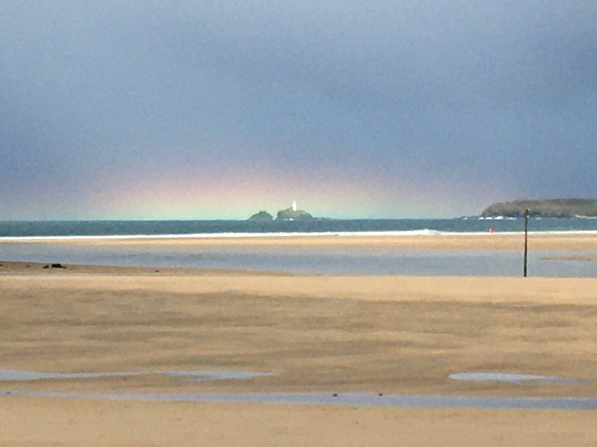 cornishknitting's tweet photo. Unusual rainbow seen from Lelant, 29th march 2024, is this a circumhorizontal arc?
#godrevy #lelant #cornwall #rainbow #weather #lighthouse @trinityhouse_uk @bbcweather @weatherbraine https://t.co/0T5r1JoMlh