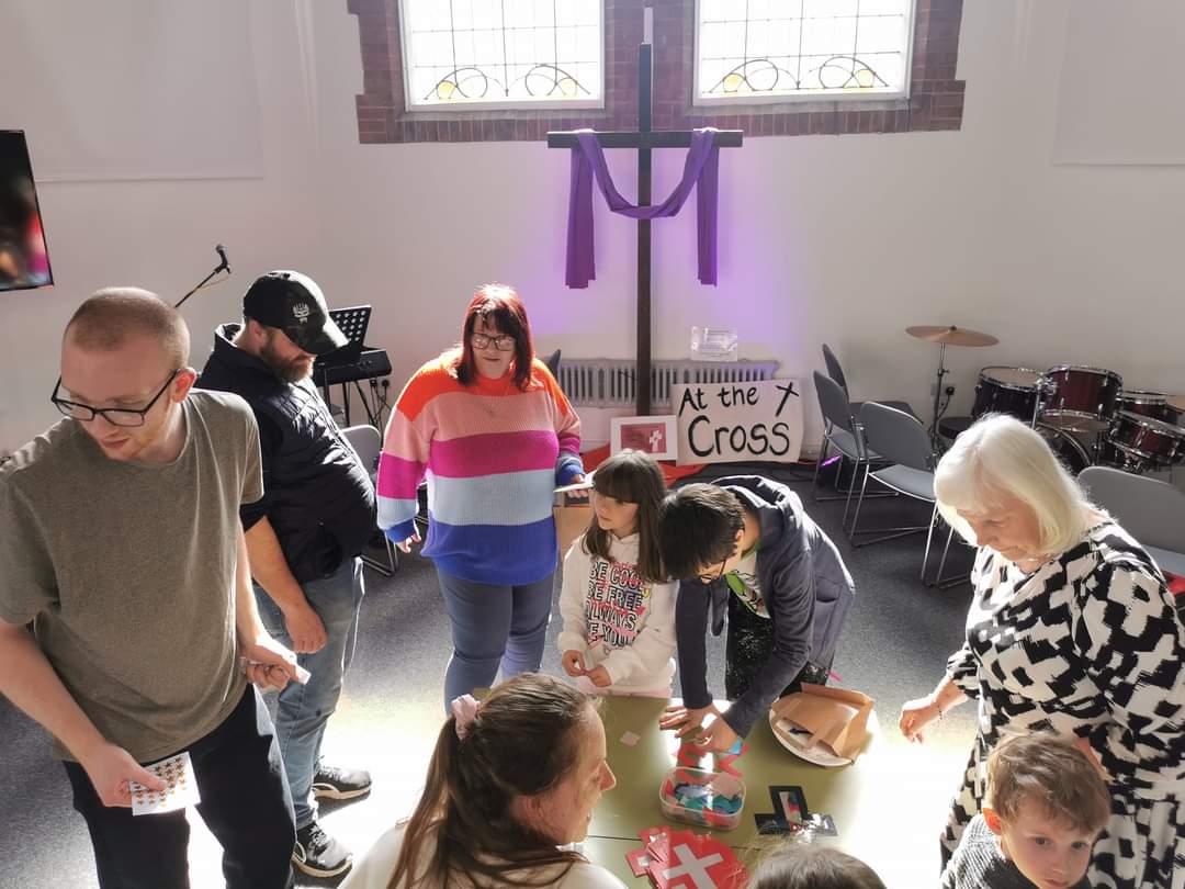 SITEBaptist's tweet photo. Folk enjoyed exploring the Easter Trail yesterday. From Palm Sunday through to Good Friday and Resurrection Morning
🐴🌿⛓️👨‍⚖️✝️🪦🌄 🎉

Huge thanks to those who helped to make it happen. 🙏👍🙏 https://t.co/RFIGzTT8hN
