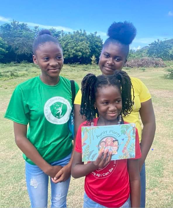 Such a beautiful photo! Aunty Planty is joining a school on an environmental project in tropical Antigua. 📖☀️🌴🐠🐬🌺🦋🐢😎💙💚🌺🩷🌎
#auntyplantyandtheecowarriors  #lovebooks  #climatekids 
@pegasuspublish @Earlychildhood @BBCEarth