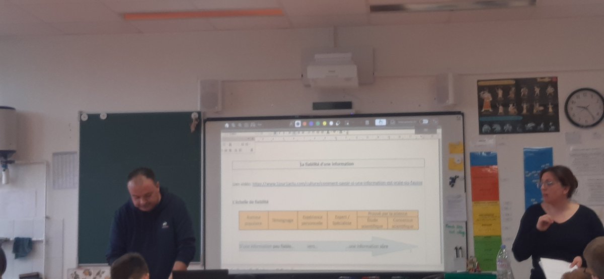 @LaSpmecontinue dans <a href="/acbesancon/">Académie de Besançon</a>
Ce 29/03, nous avons pu assister à une séance sur les médias, l'info, la déontologie menée par l'enseignante &amp; <a href="/JeromeBolard/">Bolard Jerome</a> 
➡️ A partir d'ex, réflexion des élèves sur l'échelle de fiabilité de l'info
<a href="/ClemiBesancon/">EMI_CLEMI Besançon</a> #EducMédiasInfo