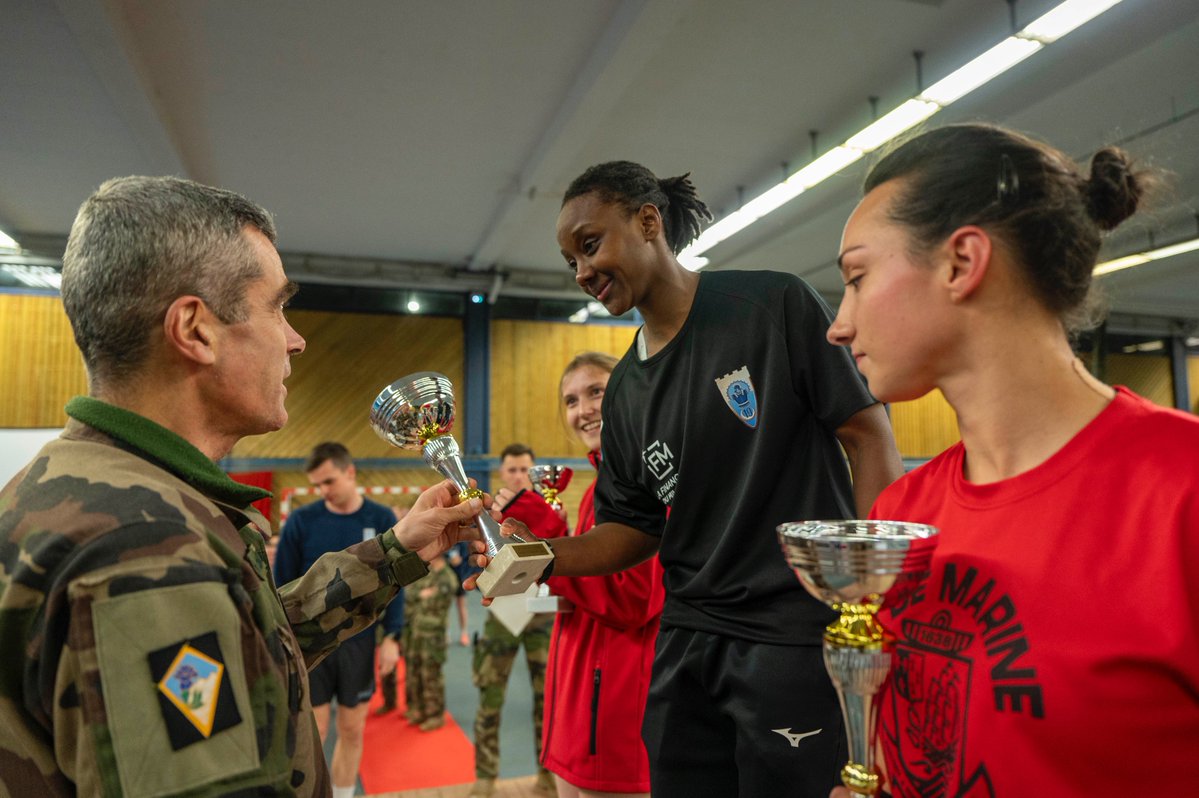 SaintCyrCoet's tweet photo. [ Dolo énorme 2024 - Défi relevé ! ]
Merci à toutes les unités de l'@armeedeterre ayant pris part à ce challenge. Félicitations à l’ASP Alexandre de l’EMIA 2 et à la CCH Catherine du @RG_19e qui se hissent  à la première place du podium avec un temps respectif de 11’47 et 10’54. https://t.co/Id83U0lGuH